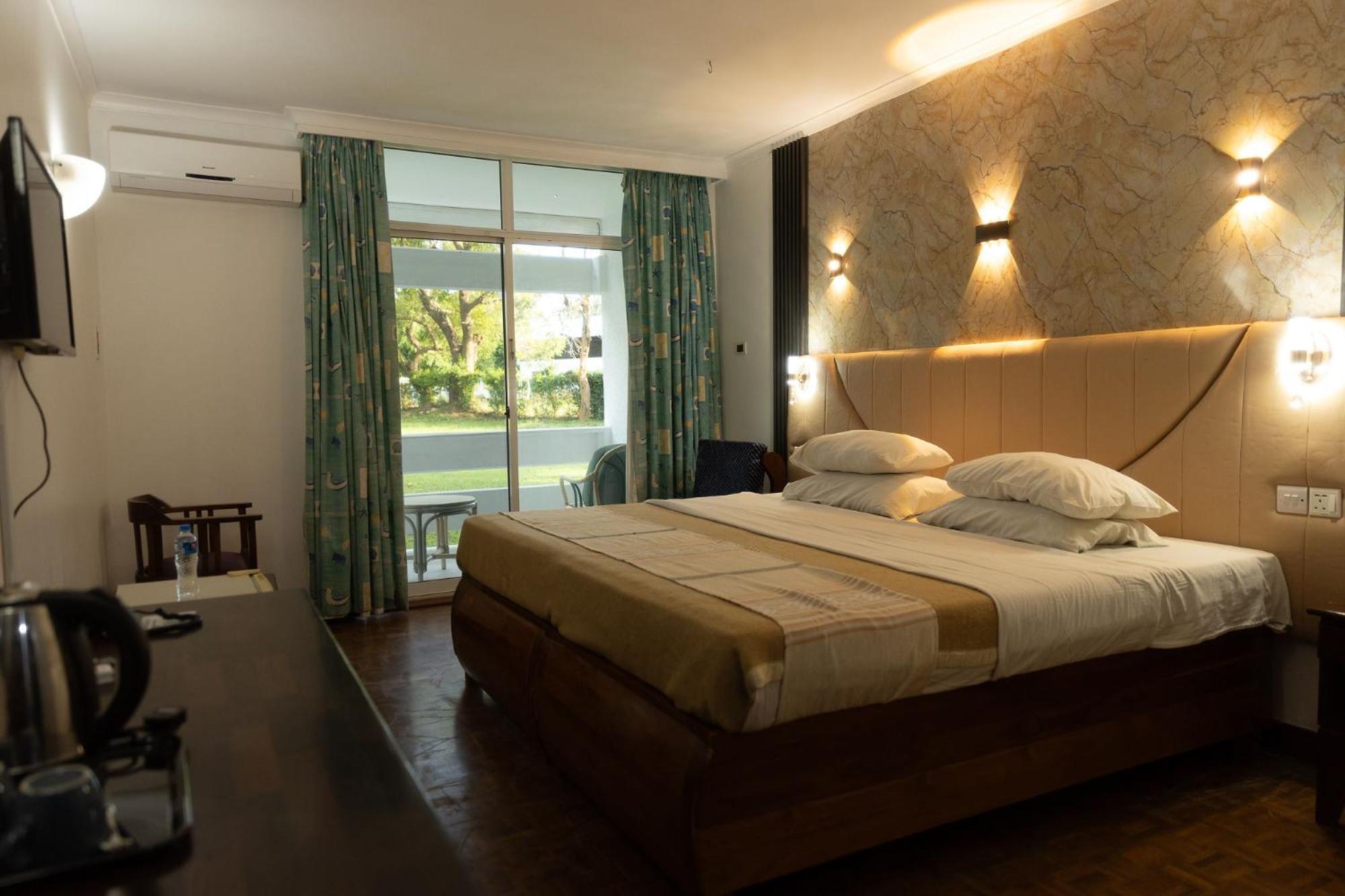Mkonge Hotel แทนกา ภายนอก รูปภาพ