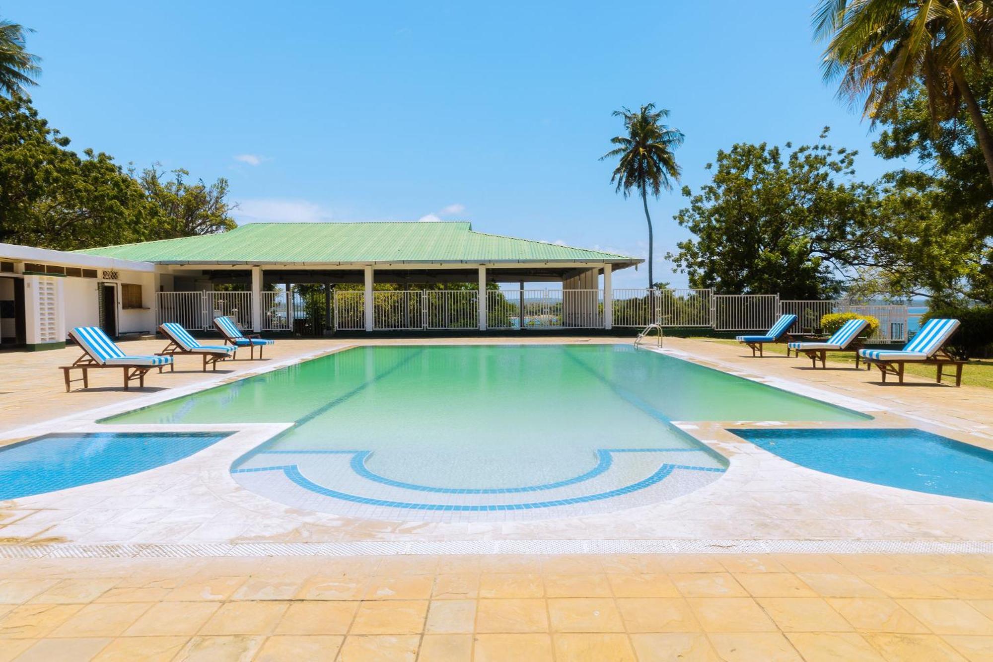 Mkonge Hotel แทนกา ภายนอก รูปภาพ